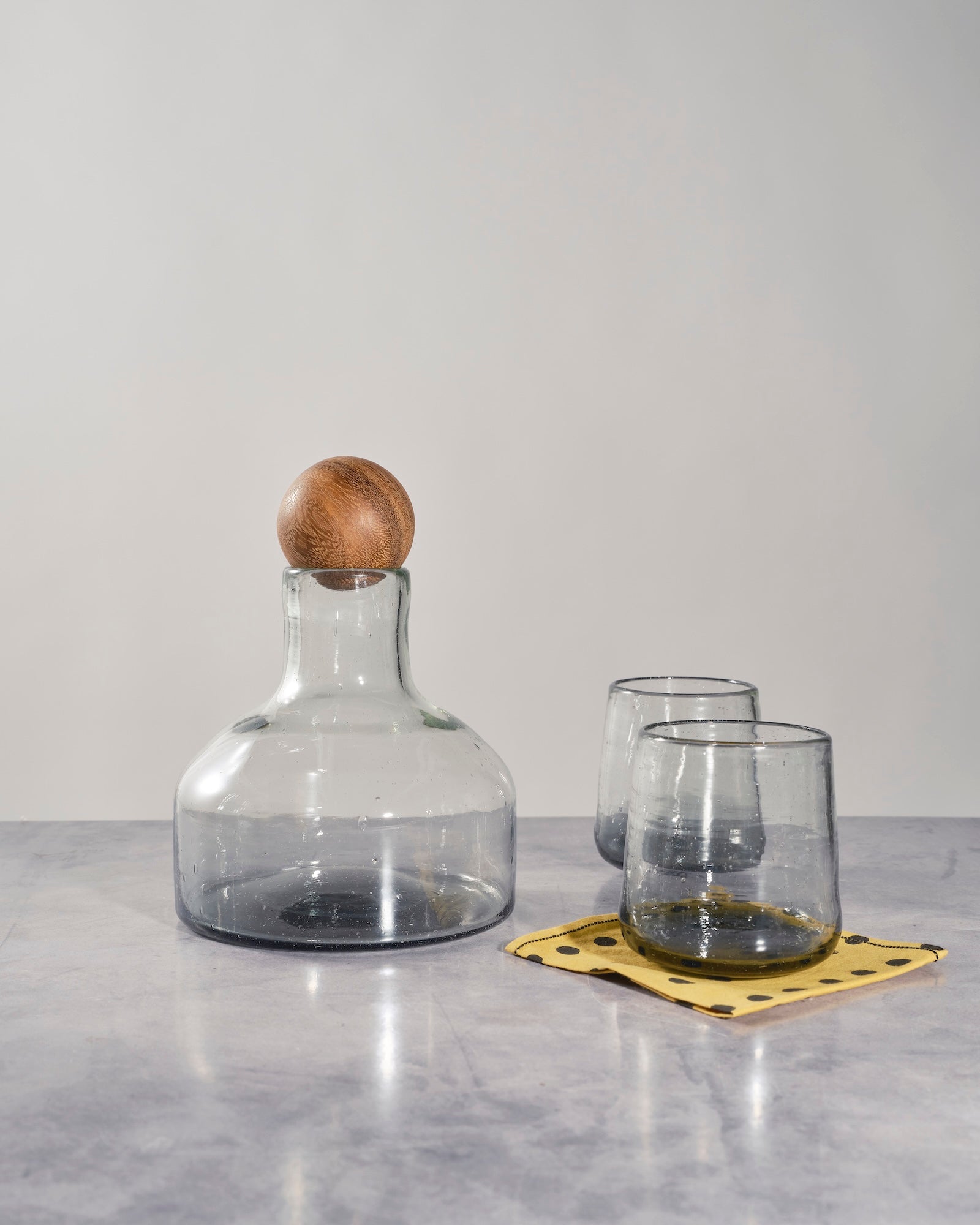 Black Orlando Decanter with Wood Topper