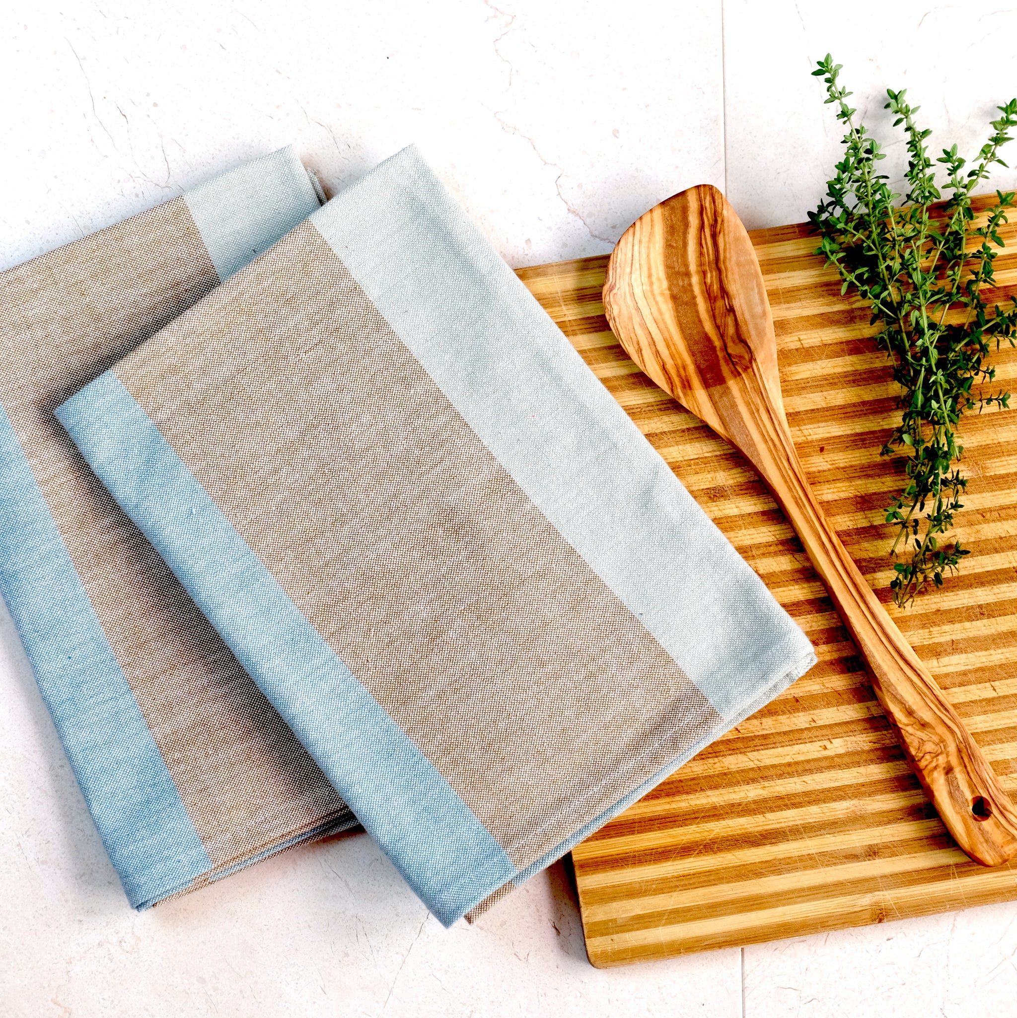 https://www.terraklay.com/cdn/shop/products/TerraKlay-kitchen-towel-green_2048x.jpg?v=1632953632